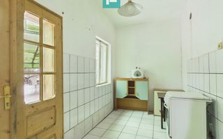 Casă cu 4 camere și teren de 4227mp în Curtici - Poză 10