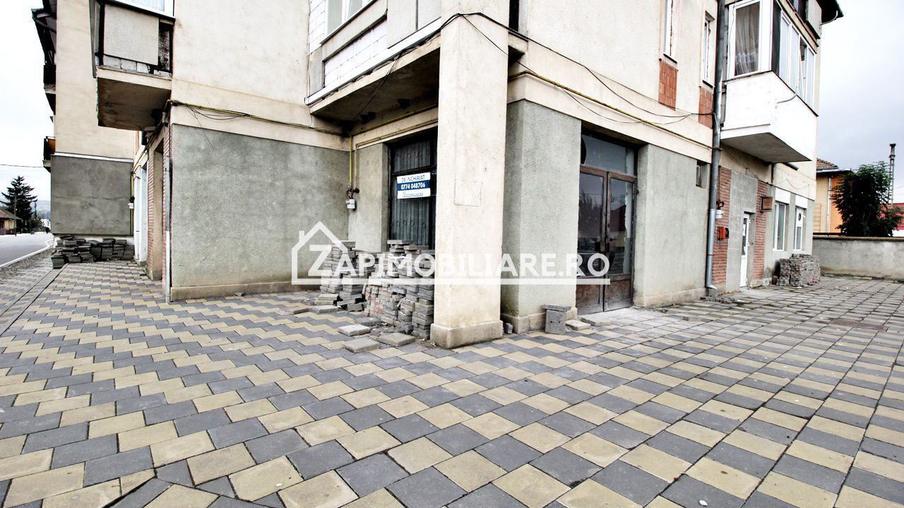 Hală + birouri si spatiu comercial 700 mp. teren 2.500 mp - Poză 8