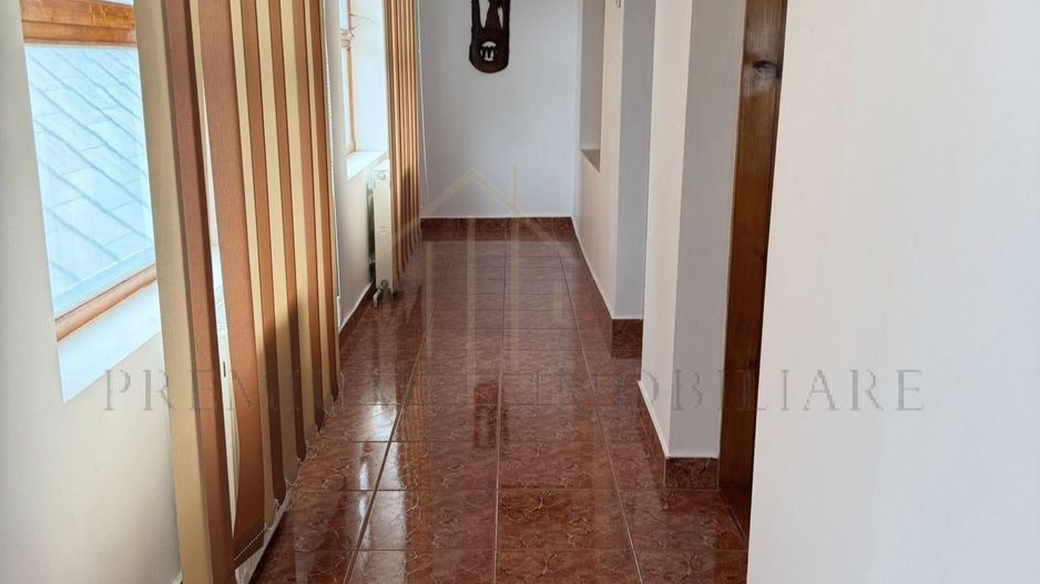 Casa + Spațiu comercial de vânzare în Onesti - Poză 8