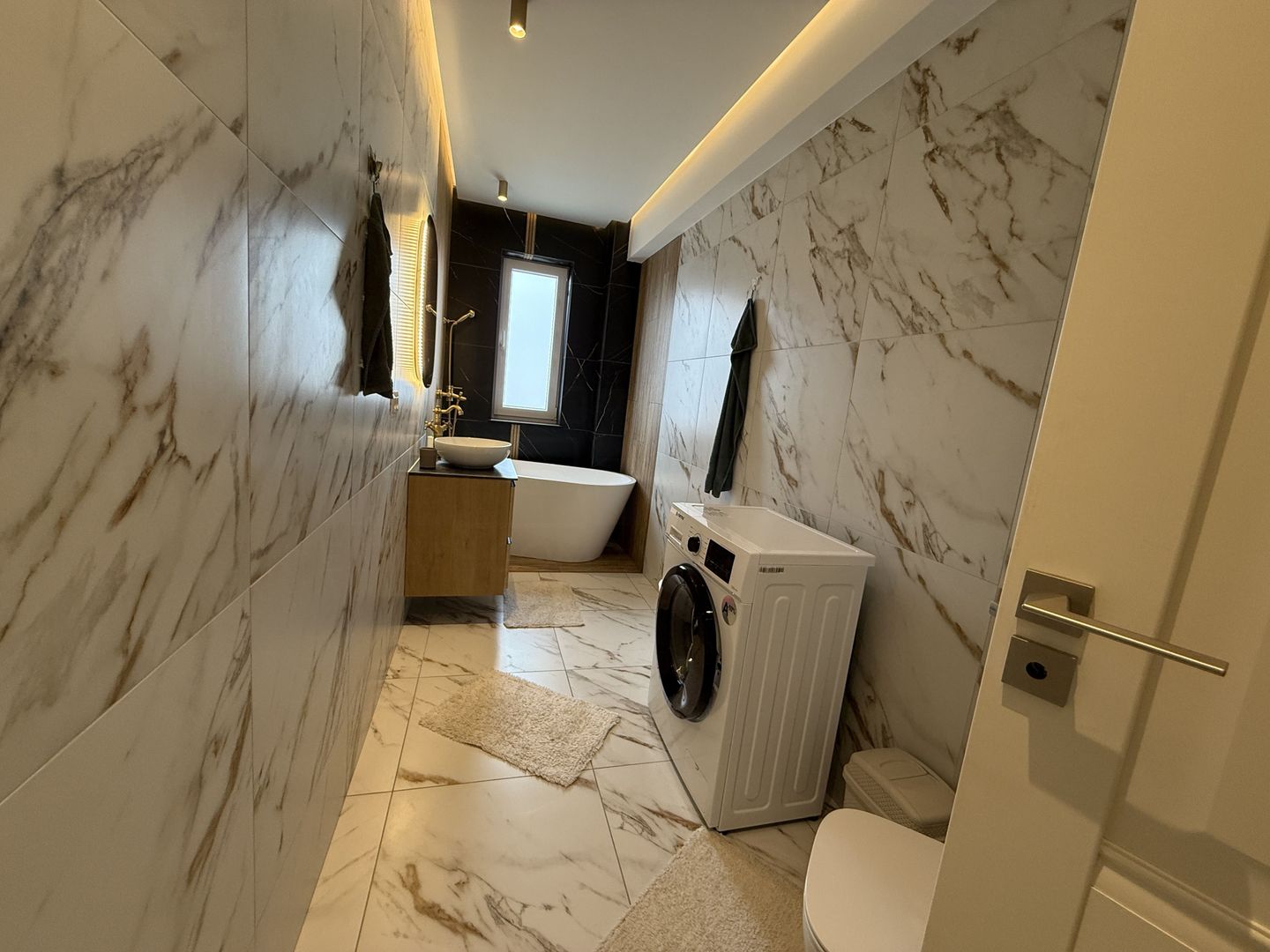 Apartament spațios și luminos cu 3 Camere I Rădăuți - Poză 18