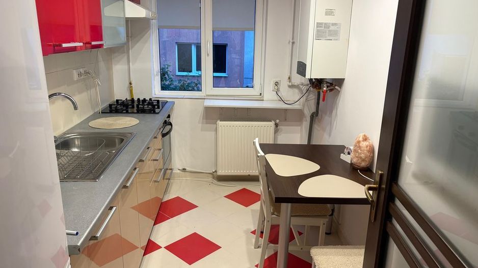 Apartament 2 camere decomandate, etaj intermediar, balcon, parcare - Poză 3