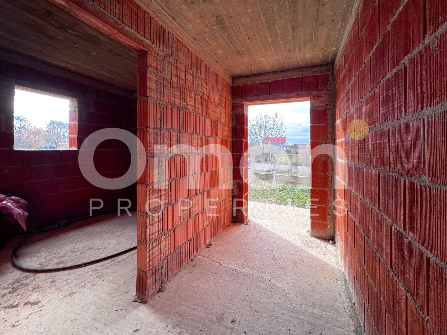 Casa P+M la rosu | 204 mp | 5 ari teren | compartimentare excelenta | Satulung. - Poză 3