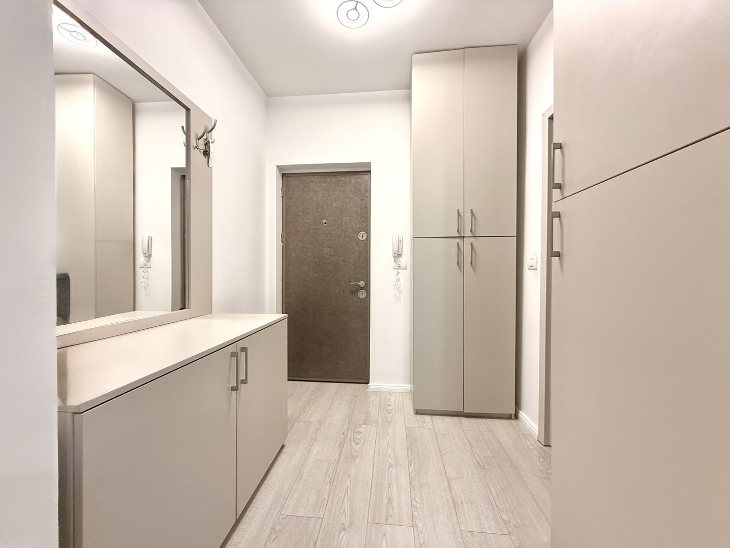 Apartament modern cu 2 camere în Dumbrăvița - 2 locuri de parcare - Poză 12