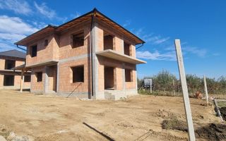 Casa Individuala cu 326 mp de curte si Carport, in Poplaca - Poză 10