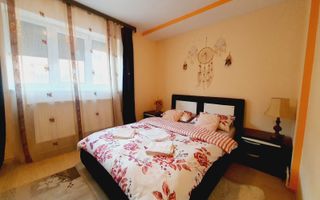 Apartament cu 3 camere de vanzare, Cetate - Poză 6