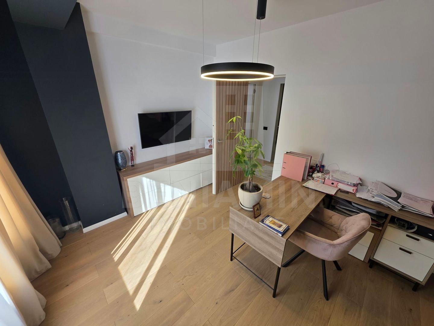 Apartament Superb 3 Camere- Ultracentral- Curte Privată 27mp-Parcare - Poză 3