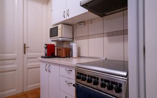 Apartament central de vânzare – la curte comună - Oradea - Poză 10