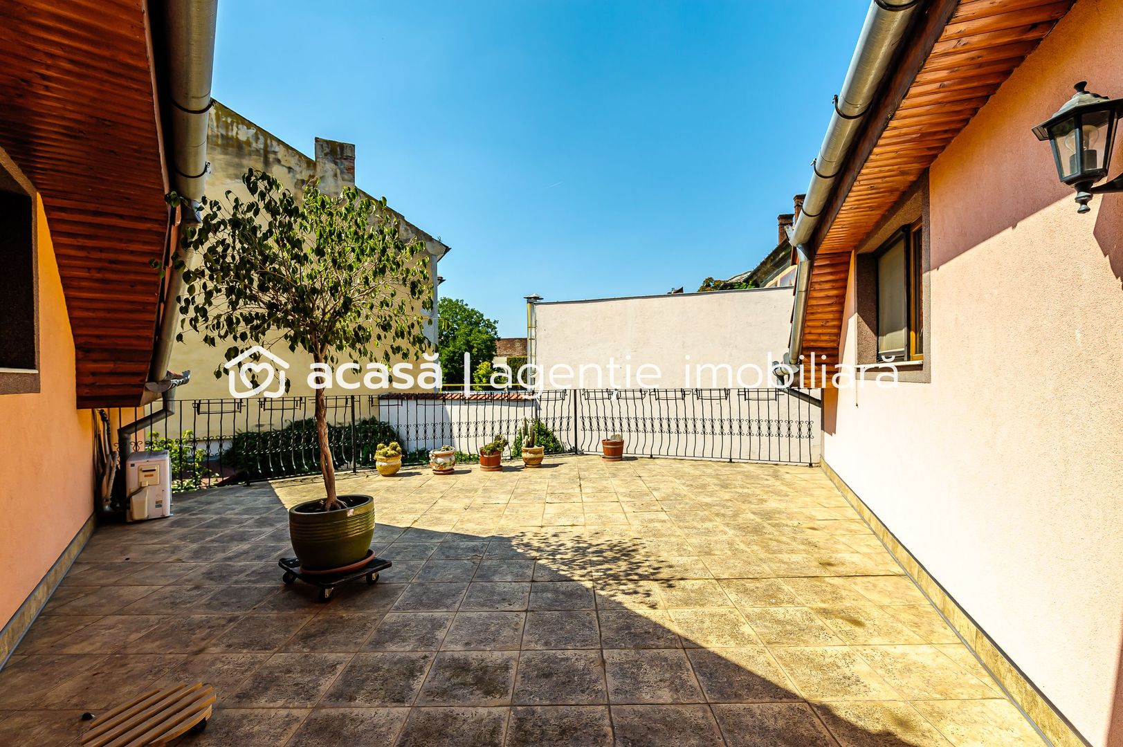 Casă superbă cu 6 camere, gradină și terasă, în centrul Aradului. - Poză 6