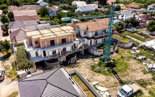 Apartament nou cu 3 camere și grădină in Subcetate - Poză 2
