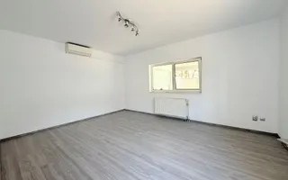 Imobil de închiriat cu locuri de parcare, curte si anexe - Poză 18
