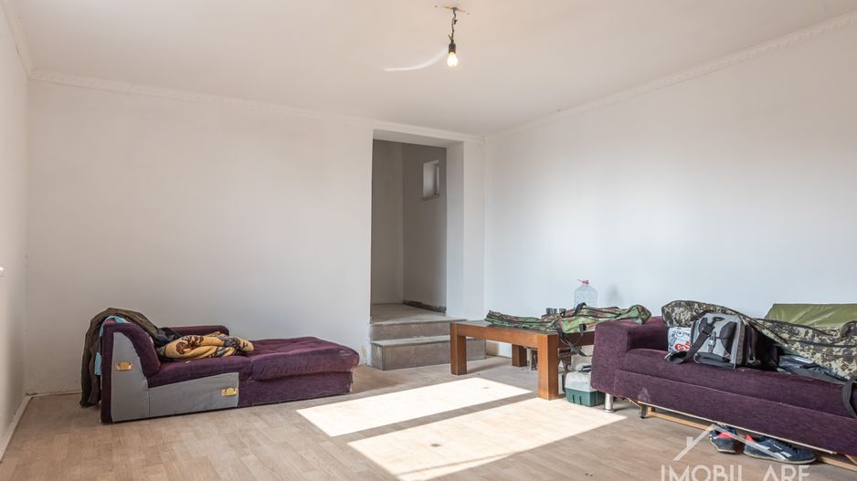 Casă spațioasă cu potențial de renovare și personalizare, în Viișoara - Poză 12