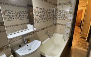 Camera libera in apartament cu 4 camere - Poză 7