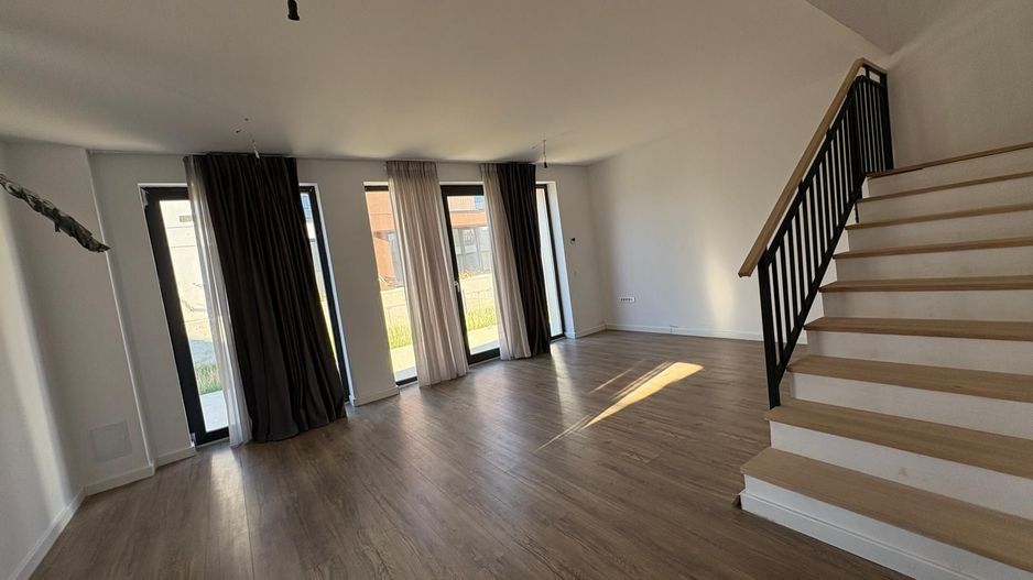 Casa 4 camere cu 2 locuri de parcare - Poză 4