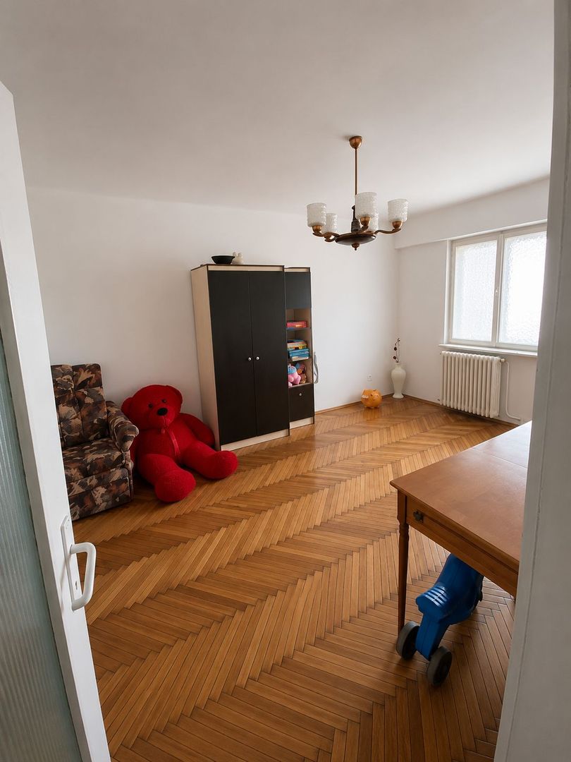 Apartament cu 4 camere de vanzare in zona Closca in Alba Iulia - Poză 1