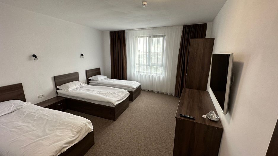 Clădire de închiriat pentru birouri  / clinica - Poză 12