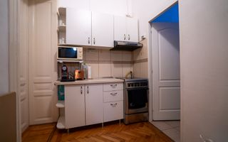 Apartament central de vânzare – la curte comună - Oradea - Poză 9
