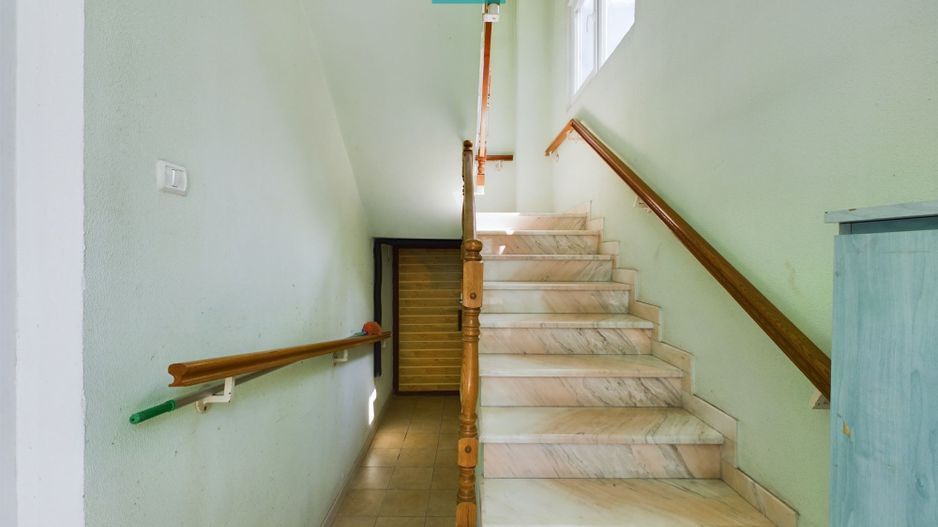 Vilă cu 3 apartamente în zona Parneava - Poză 10