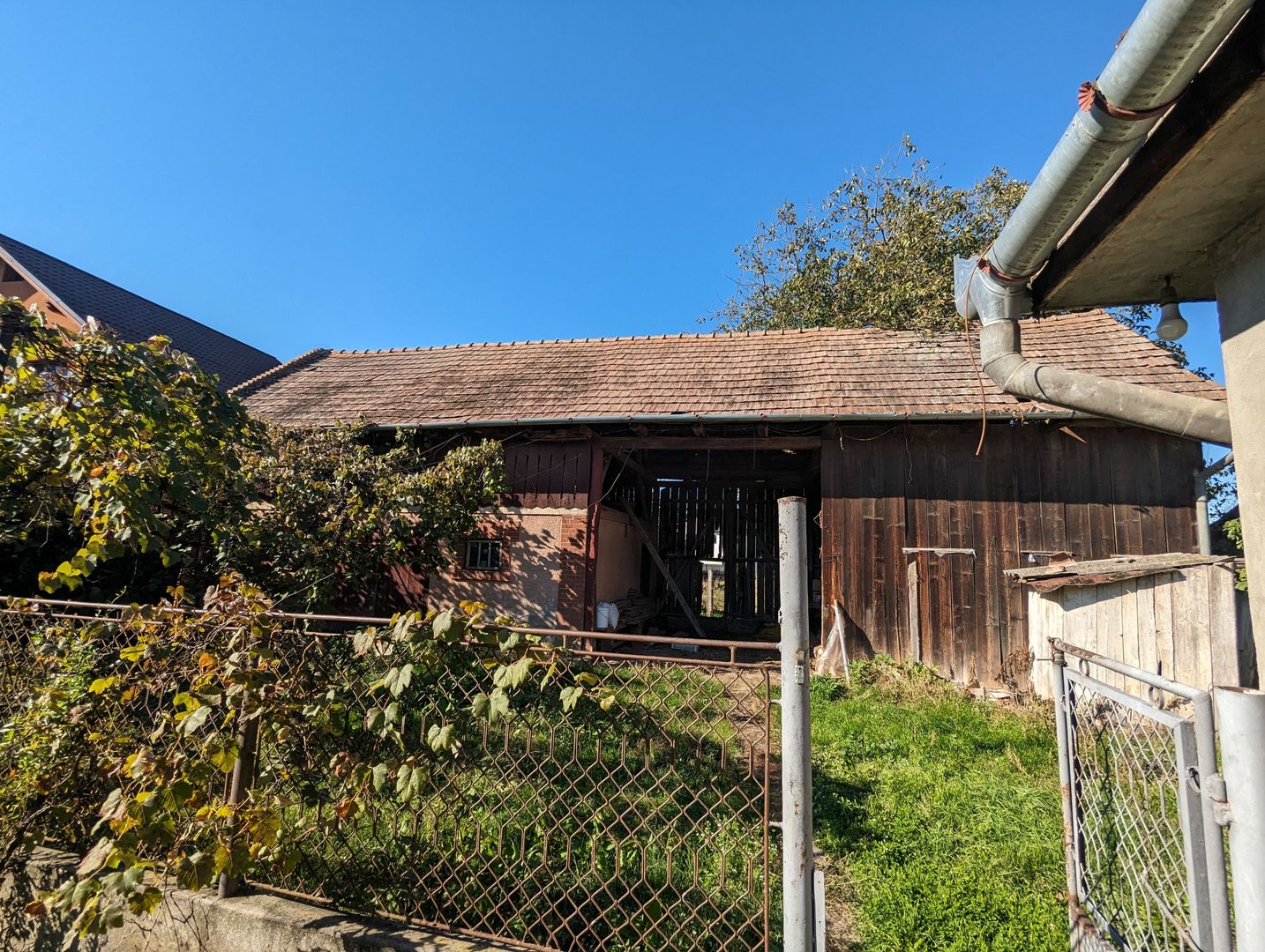 Casă bătrânească 140mp, teren 19 ari, Sâncrai str principală - Poză 9