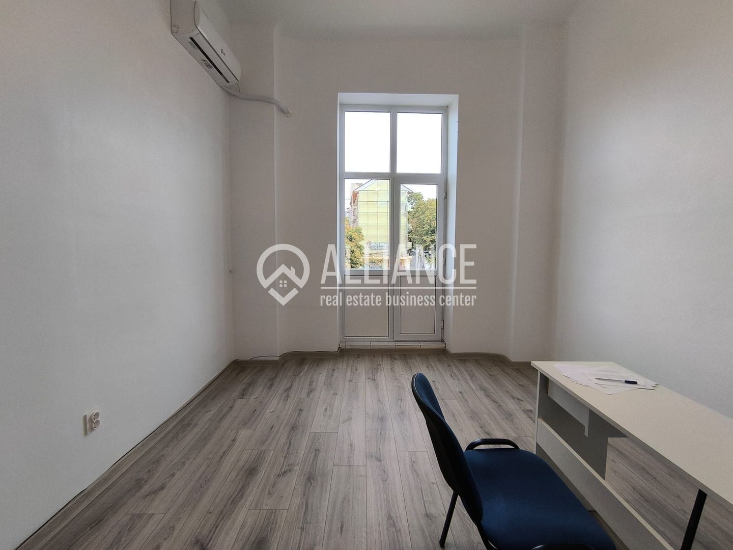 CENTRU HOTEL GRAND(COD03)- Cladire de birouri emblematica ! - Poză 10