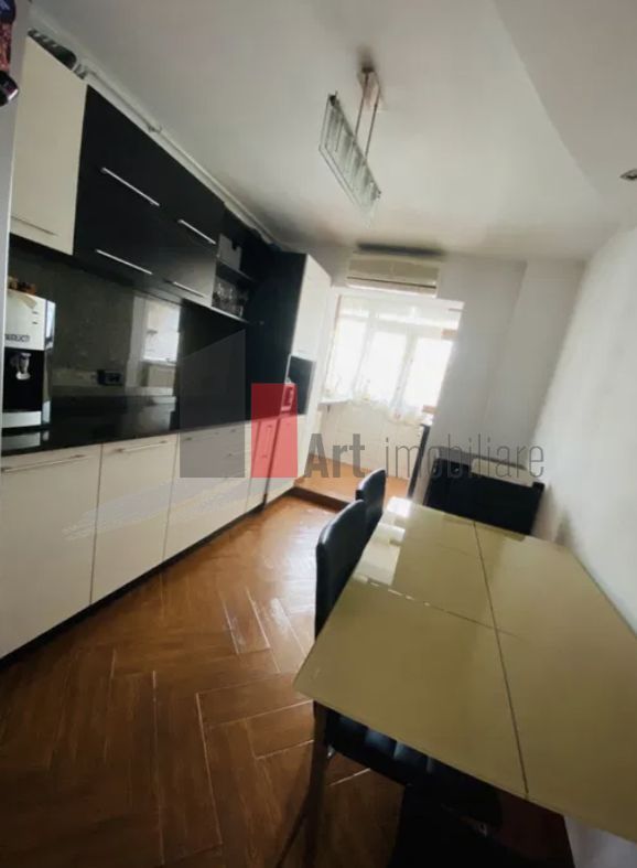 APARTAMENT DE 4 CAMERE  BARCA - Poză 3