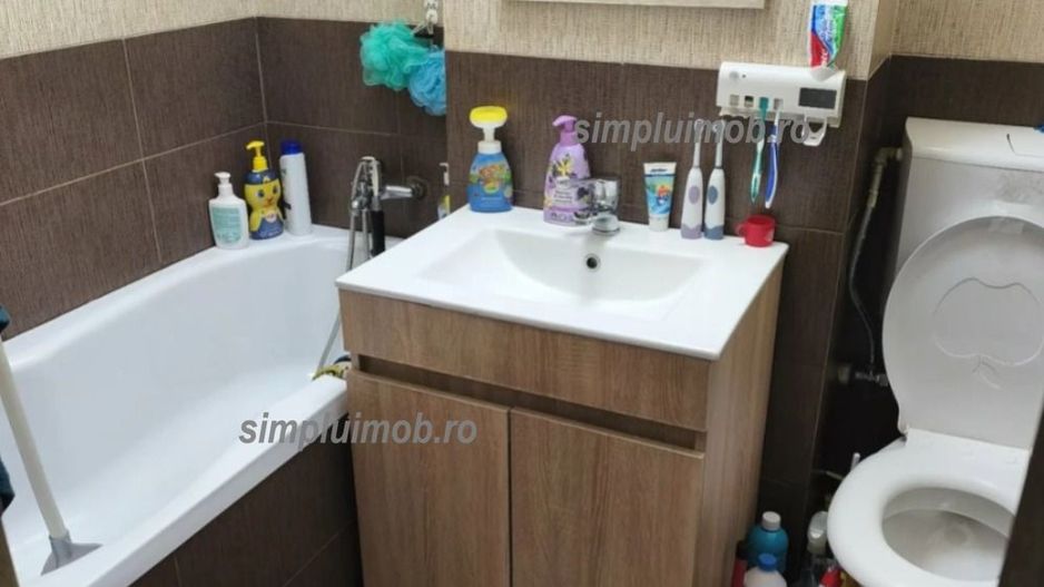 Decomandat renovat 2 camere sector 4 Resita - Poză 5