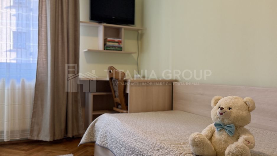 Apartament 3 camere decomandat+ loc de parcare - Centrul Vechi - Poză 1