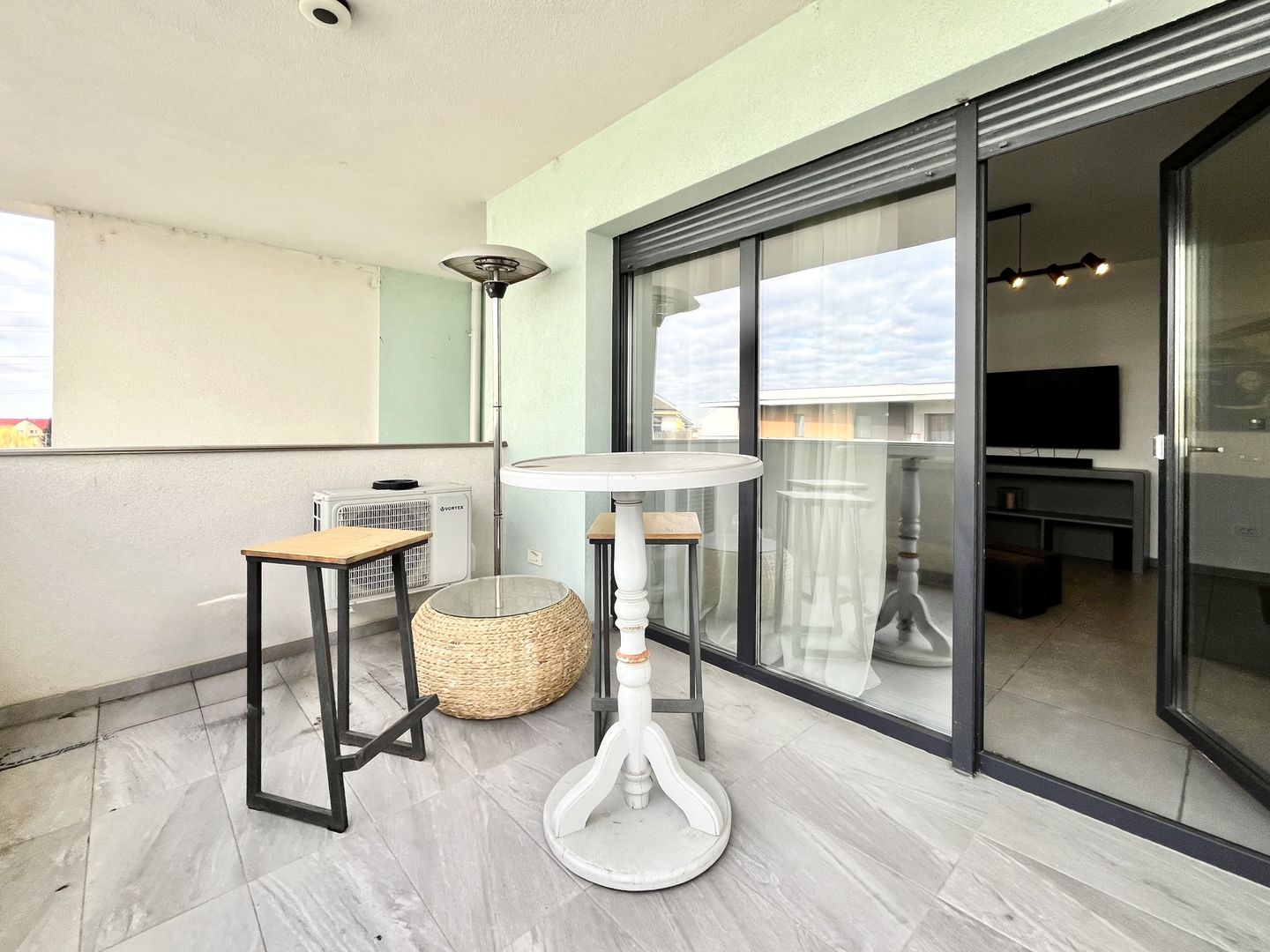 3 camere spațios si  cu terasă generoasă, la intrare în Dumbrăvița - Poză 26