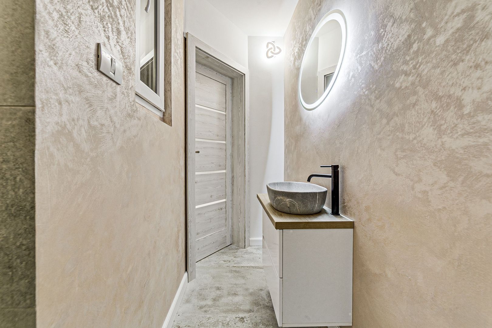 Apartament spațios în zonă centrală - Poză 8