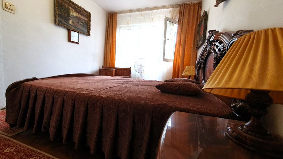 Apartament luminos cu vedere spre biserică, într-un cartier verde și liniștit. - Poză 22