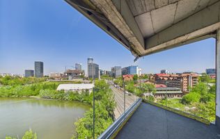 2 locuri parcare gratuite Penthouse unic pe 2 niveluri Vedere 360° lac