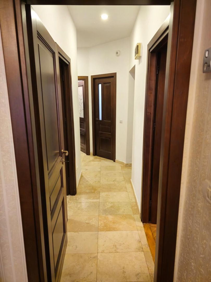 Vila frumoasa ,localizata central\ Unirii Square\Proprietar - Poză 11