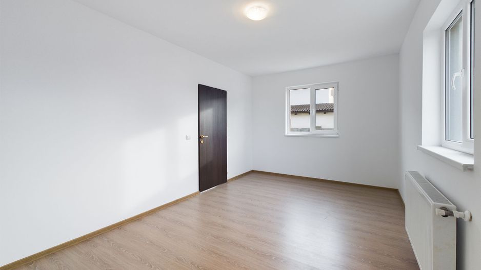 Vilă cu 3 camere la cheie în Bujac - Poză 4