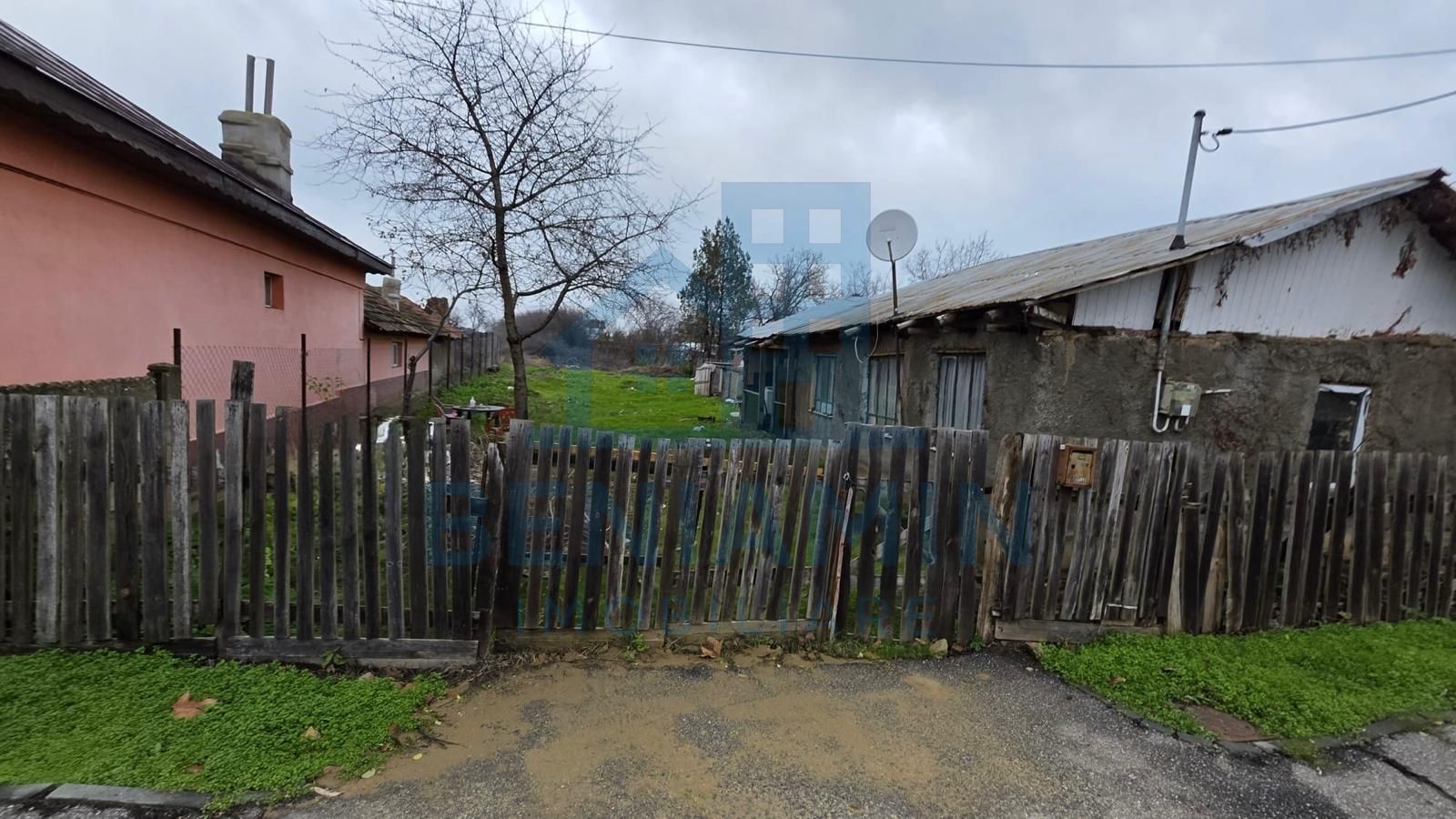 Teren Carcea 923mp Intre case zona buna toate utilitatile 923mp - Poză 4