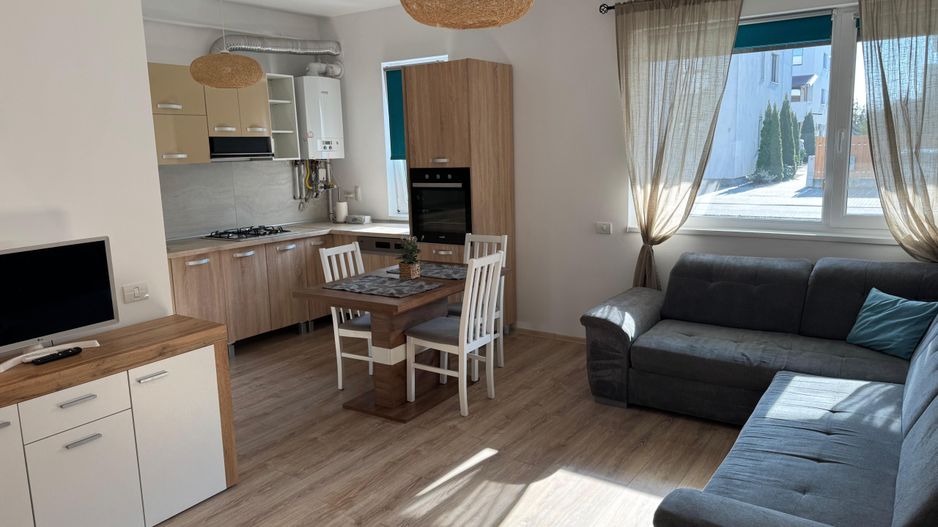 Apartament cu 3 camere, curte proprie si loc de parcare - Poză 5