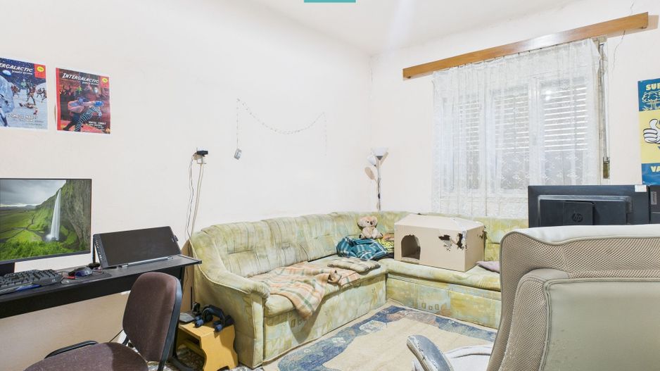 Casă cu 8 camere de renovat în Pârneava - Poză 9