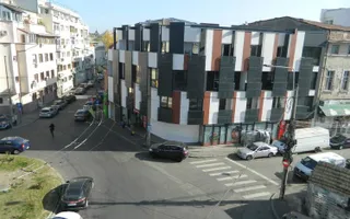 Apartament lux, zona Piata Victoriei, 4 camere , 2 bai, centrala termica  terasa - Poză 15