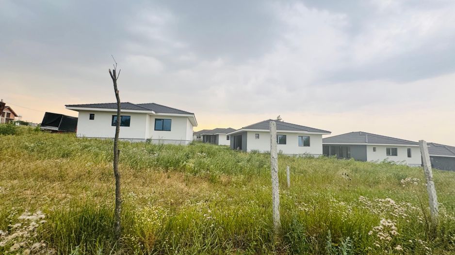 Teren intravilan de vânzare Paleu, zona Piersicilor langa padure - Poză 2