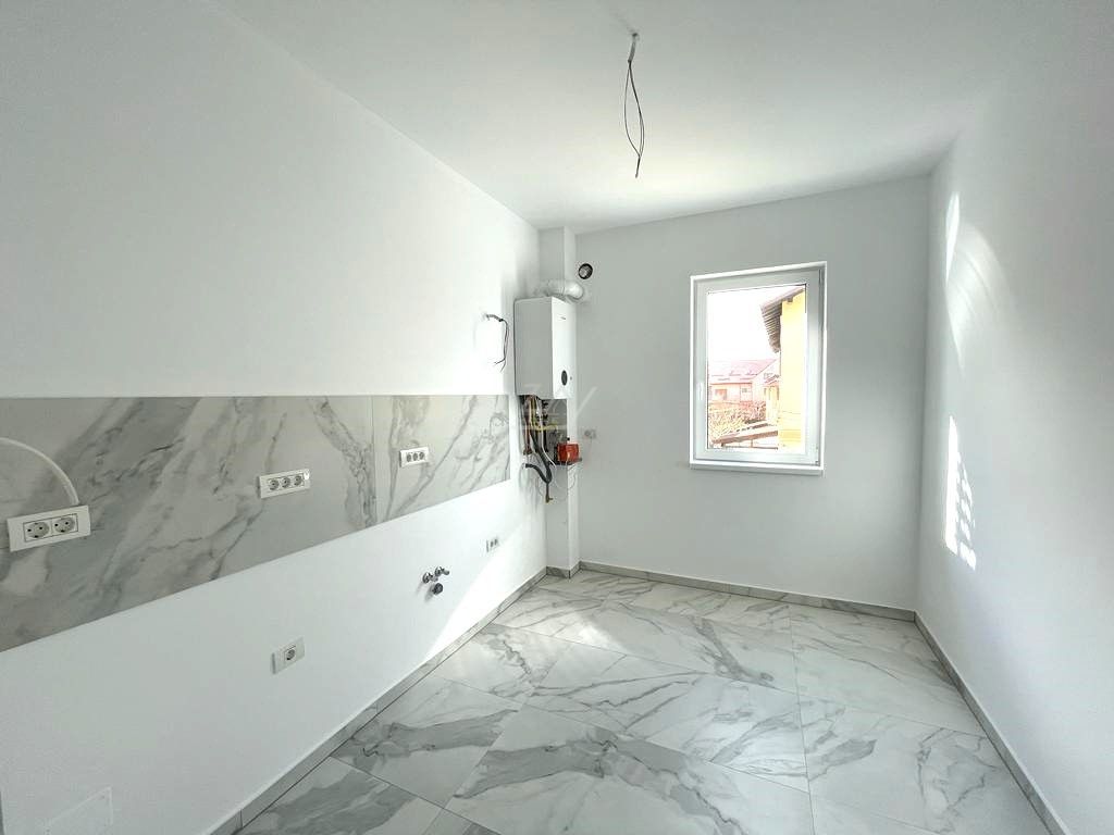 Decomandat. Loc de parcare. Spatiu depozitare pod. - Poză 4