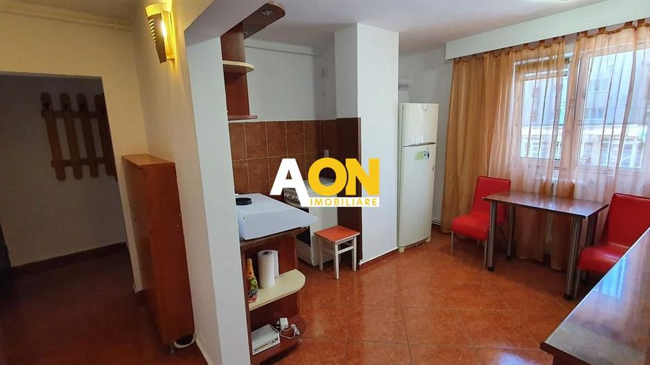 Apartament 3 camere, etaj 1, Cetate, zona Liceului Militar - Poză 3