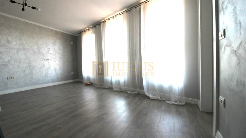 Curte, 4 apartamente, 8 camere, perfectă pt activități educaționale-Dumbravita - Poză 18