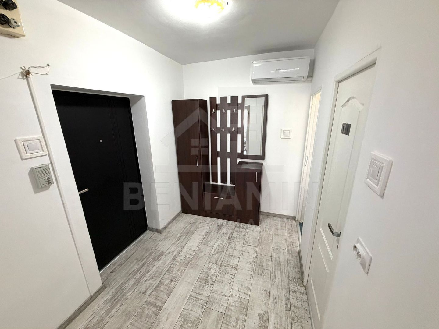 Apartament cu 2 camere decomandat Calea Bucuresti - Patria - Poză 8