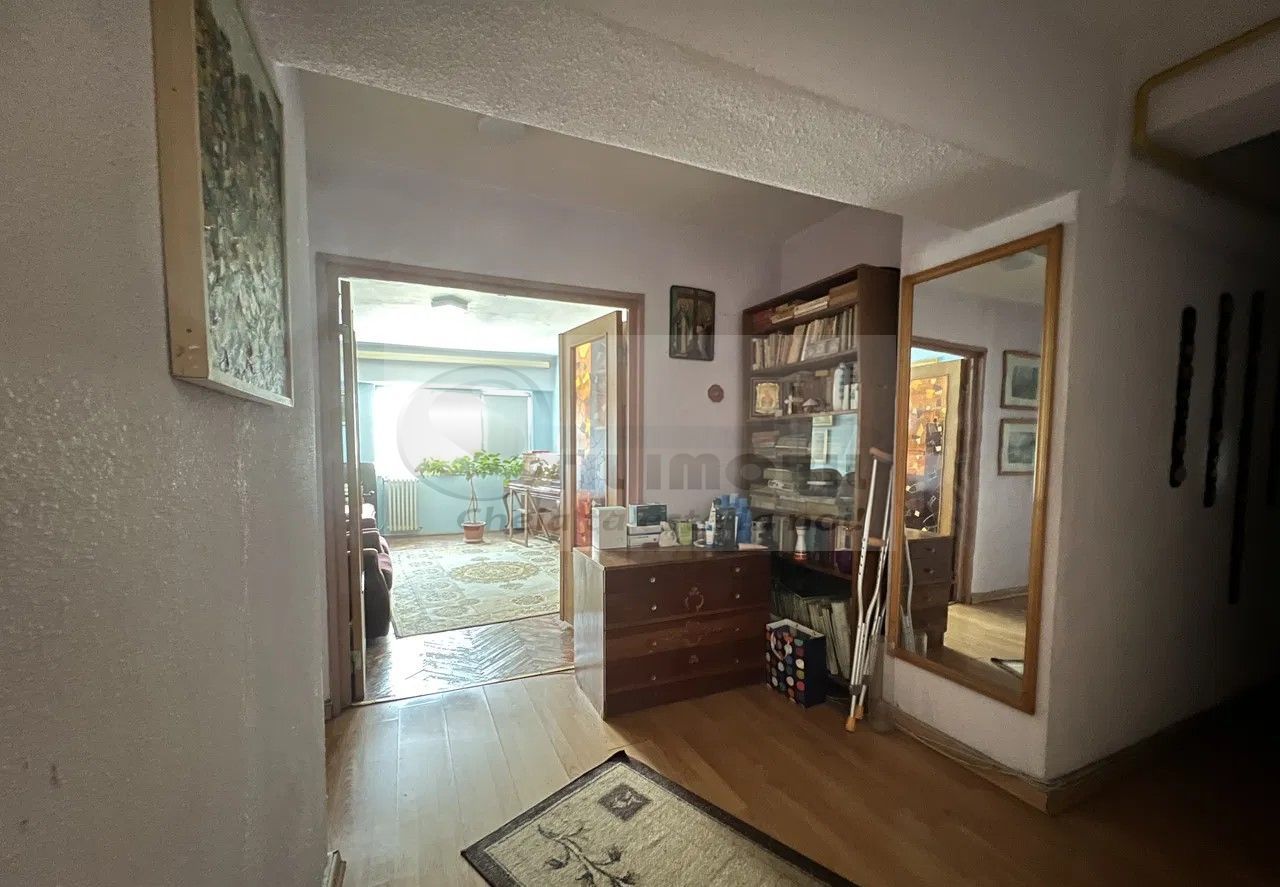 Apartament ULTRACENTRAL cu 4 camere,decomandat, langa Palas, 105 mp ! - Poză 6