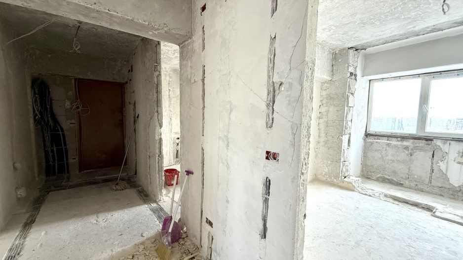 APARTAMENT SPATIOS CU VEDERE PE 2 PARTI - Poză 4