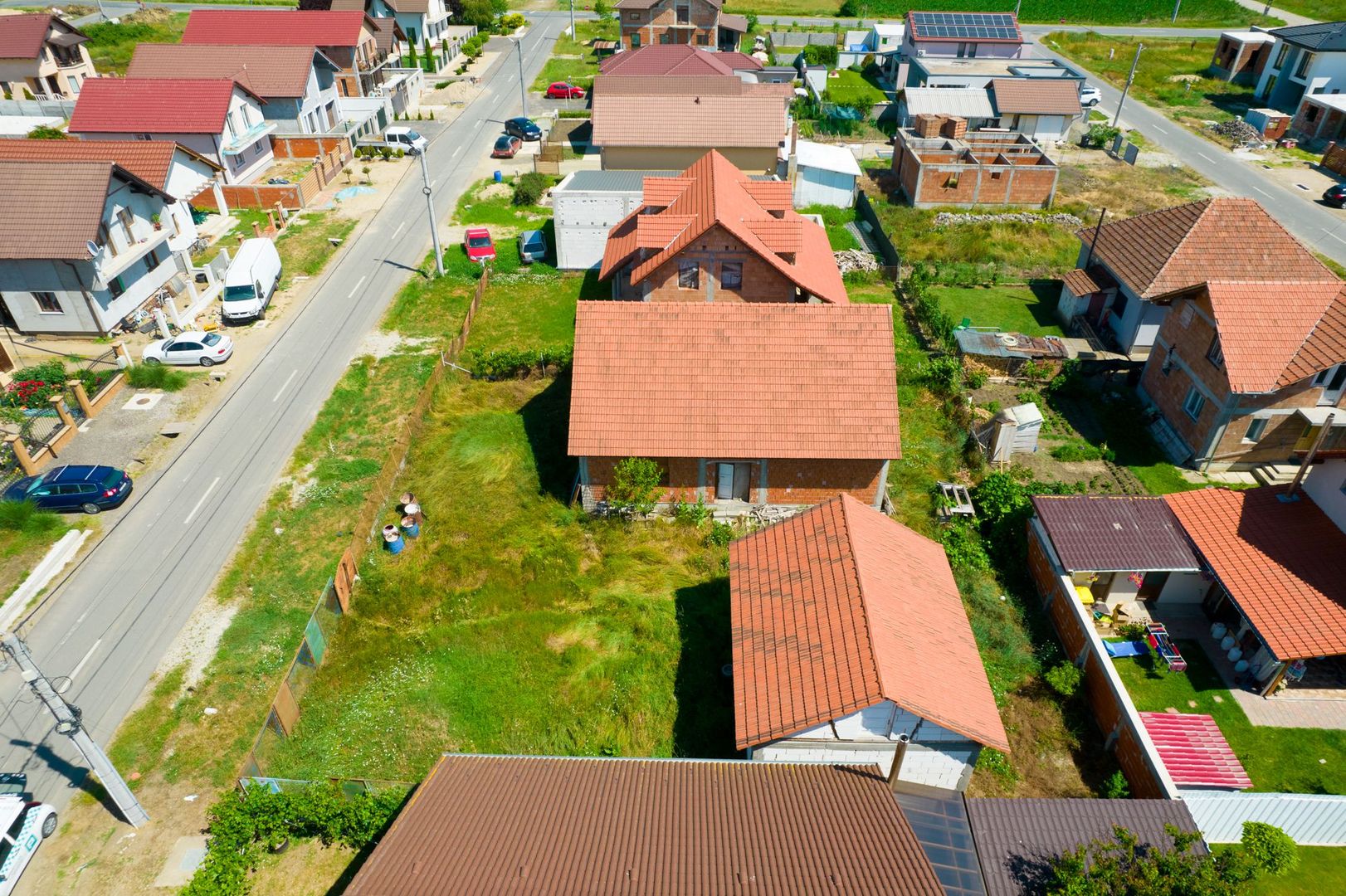 Casă la roșu în Livada - Poză 4