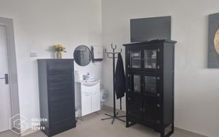 Cabinet medical ultracentral, renovat recent în Policlinica Municipala - Poză 2