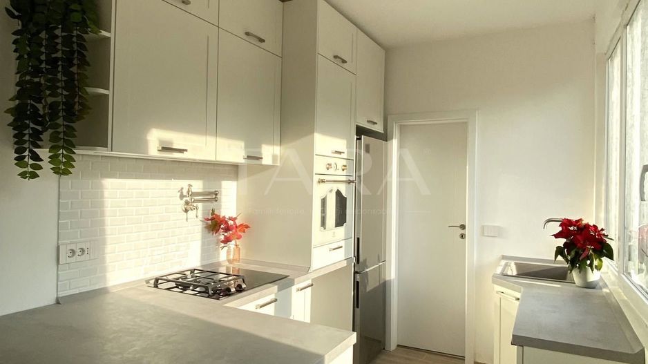 Apartament in casă, 60 mp, acces privat și teren, zona Platinia. - Poză 1
