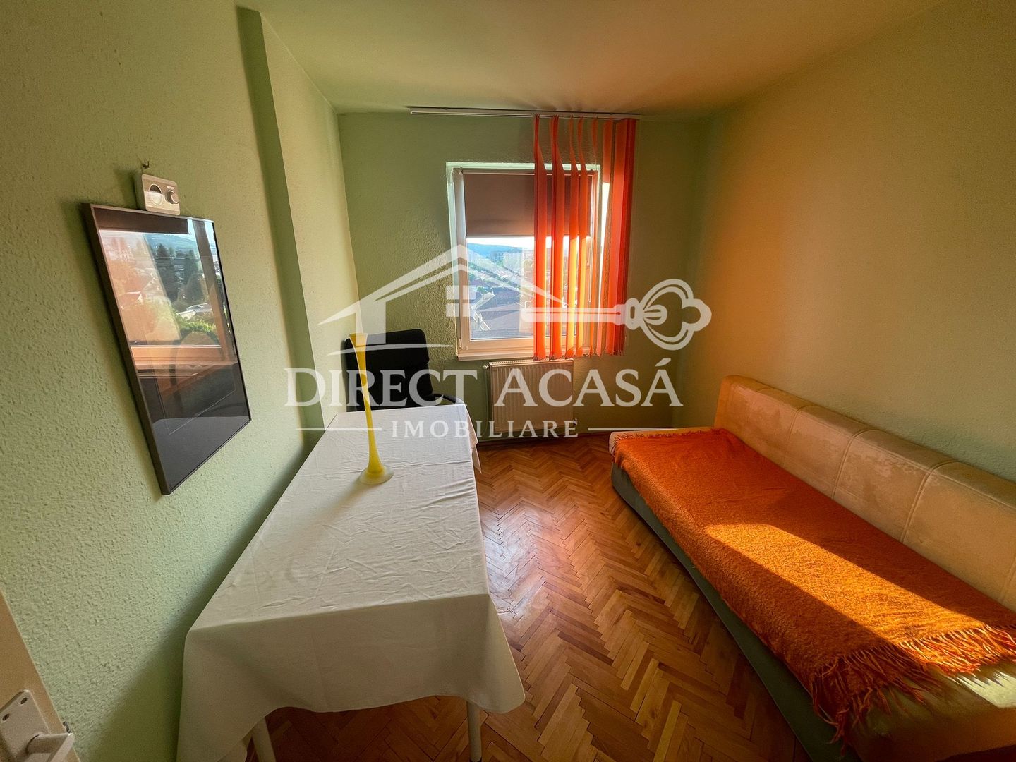 Apartament cu 4 camere de inchiriat-Str Republici-Zona 7 Noiembrie - Poză 4