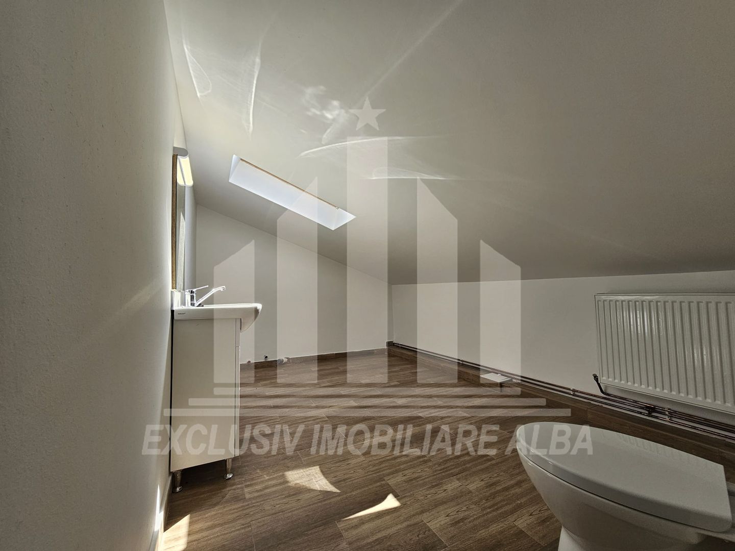 Apartament cu 4 camere si scara interioara de vanzare, Lipoveni - Poză 12