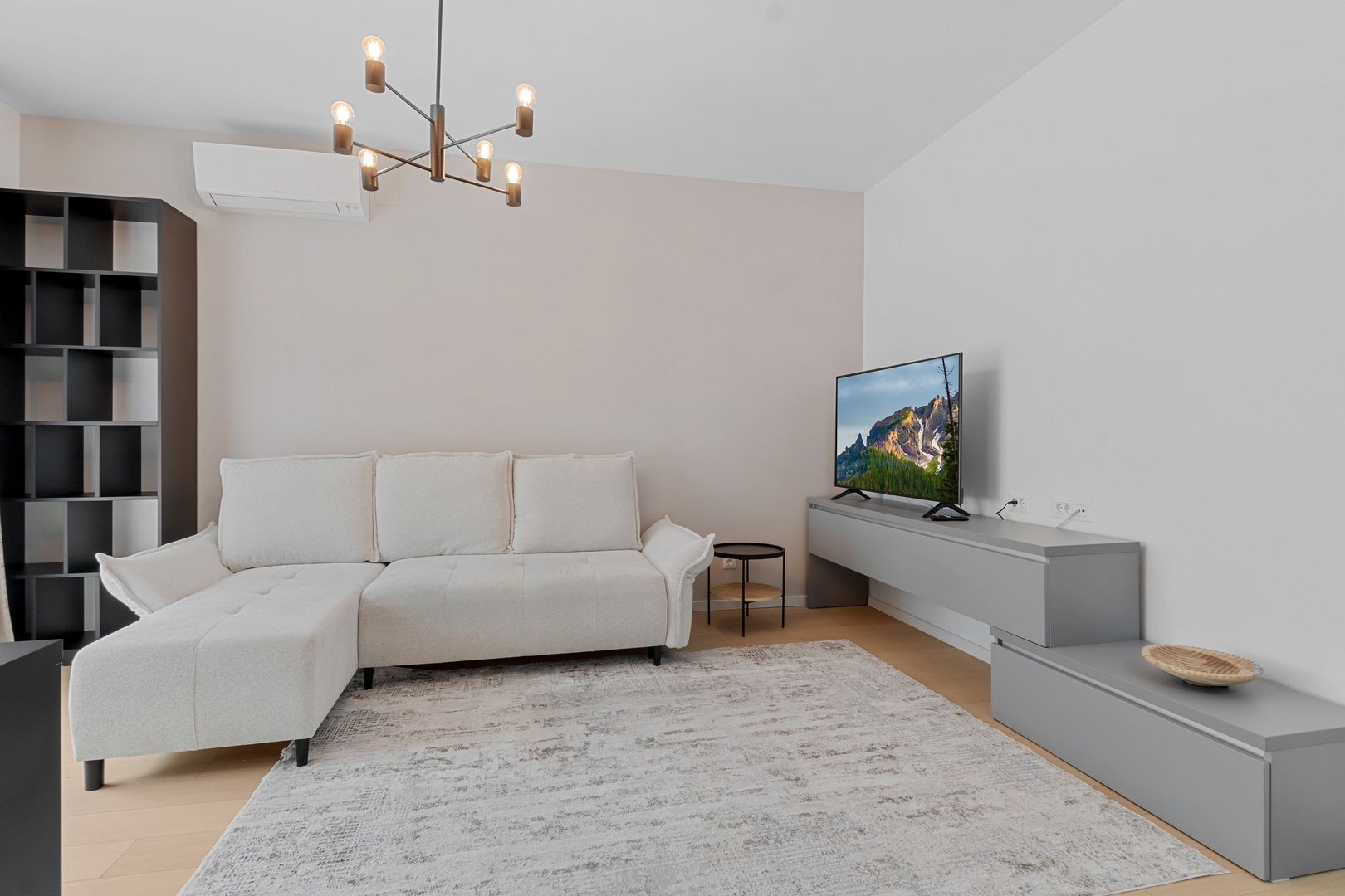 Jandarmeriei- Apartament modern, 2 camere- 59 mp utili-la cheie! - Poză 3