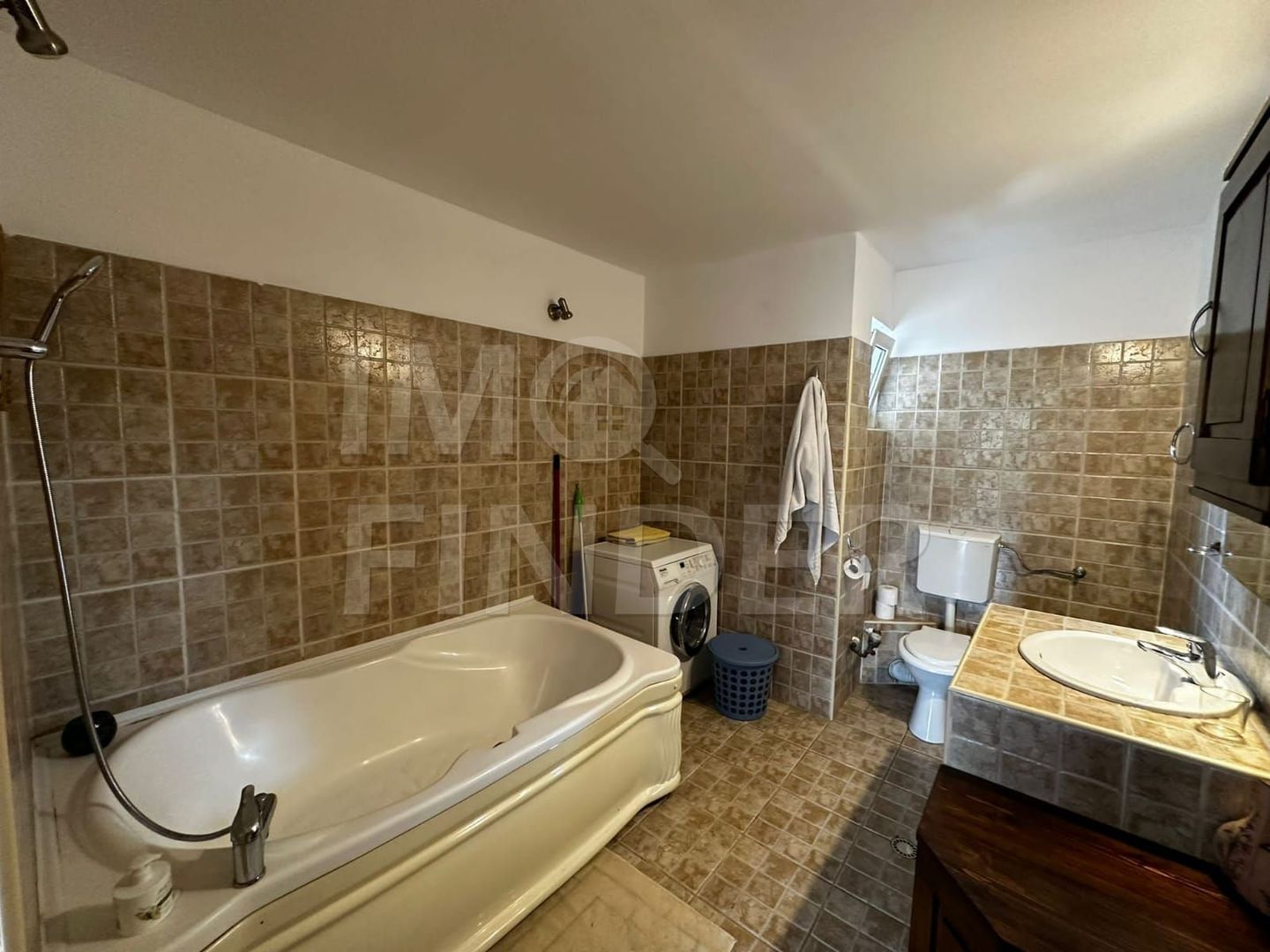 Inchiriere apartament 3 camere in Vila, Central - Poză 19